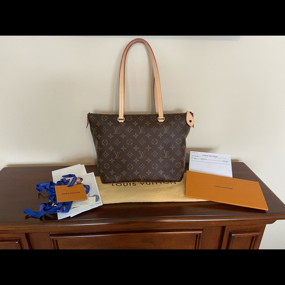 ❤️SOLD❤️Authentic Louis Vuitton Iena PM - Picture 2 of 14